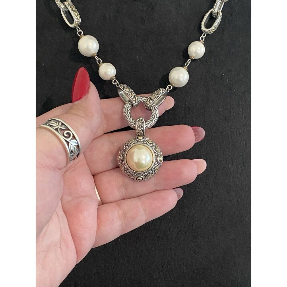 Two Tone Silver Plated Ornate Oval Link Faux Pearl Pendant Necklace - Picture 3 of 4